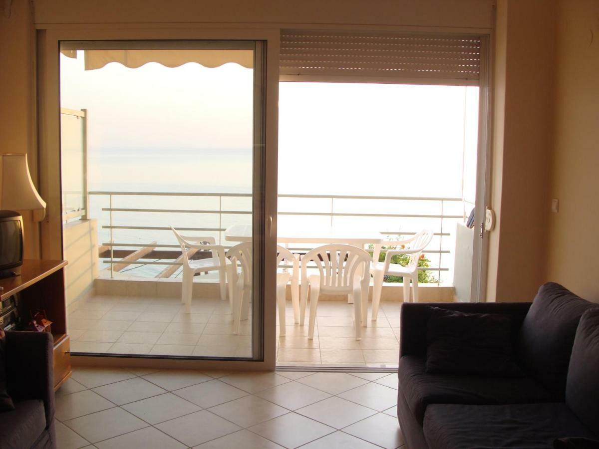 Iason Apartment Loutsa  Exterior photo