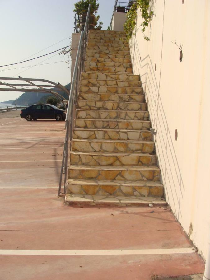 Iason Apartment Loutsa  Exterior photo